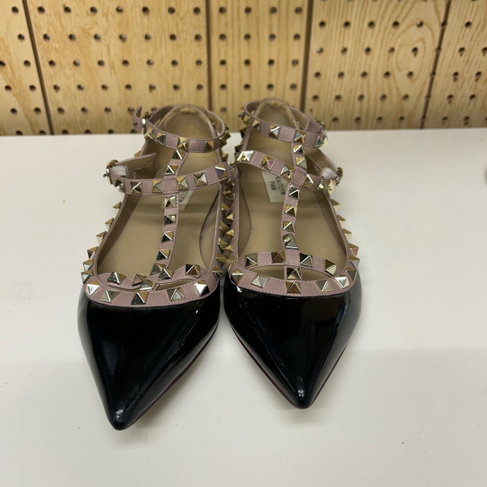 Kaitlyn Pan 
Rocks Studded Black Ballerina Flat
